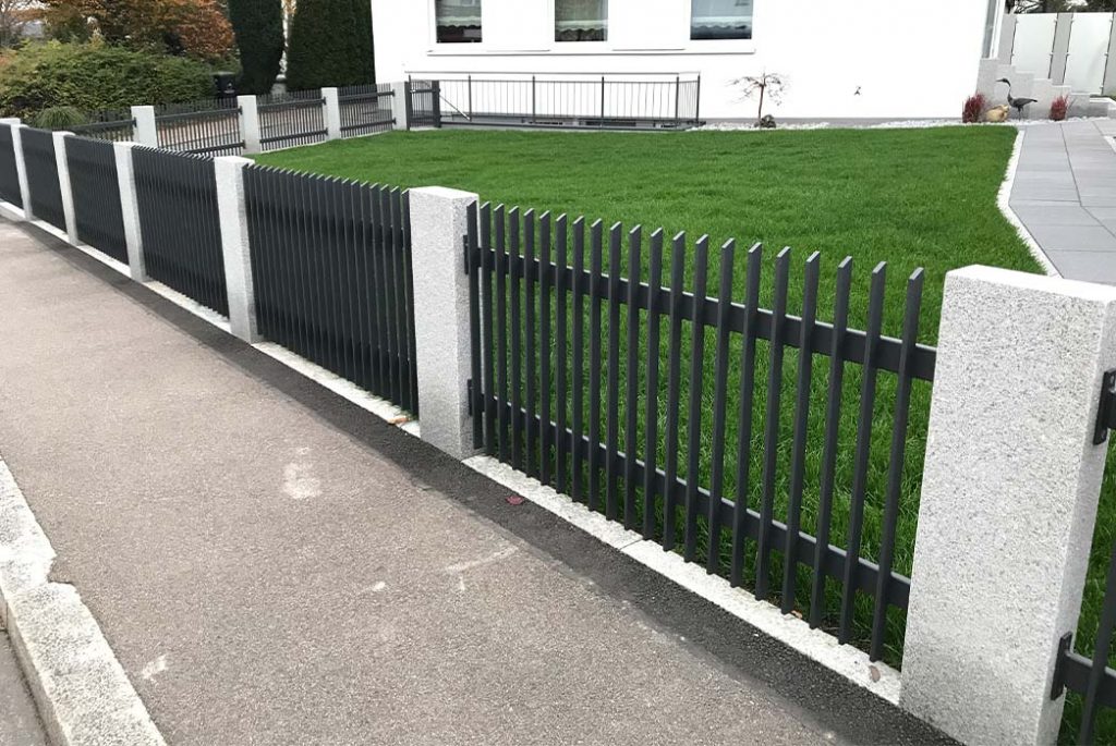 Gartenzaun aus lackiertem Edelstahl