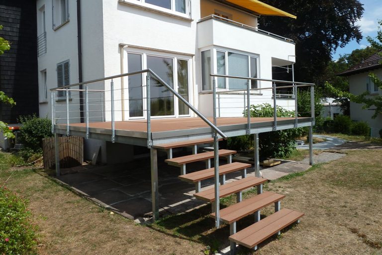 Anbaubalkon mit Treppe