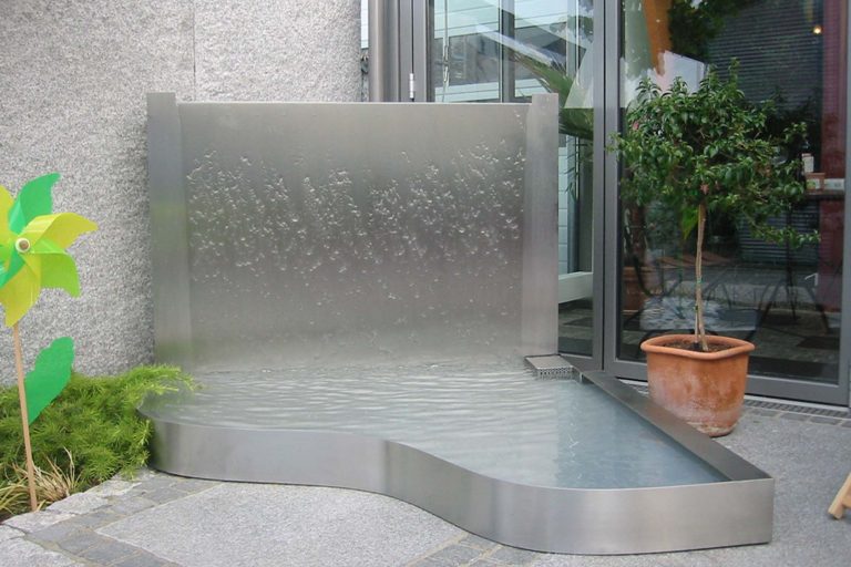 Brunnen aus Edelstahl